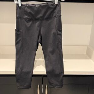 Brooks Women’s Black Leggings. Size M